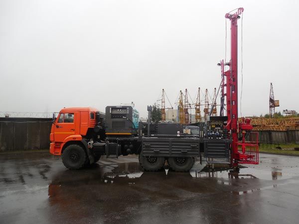 self-propelled drilling rigs