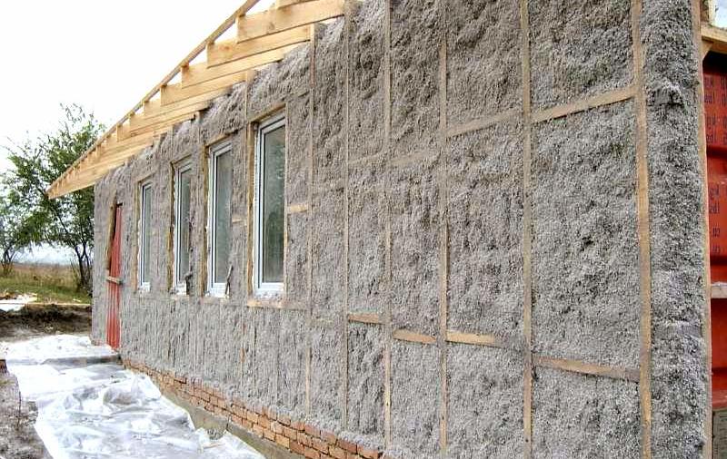 Insulation of walls with ecowool