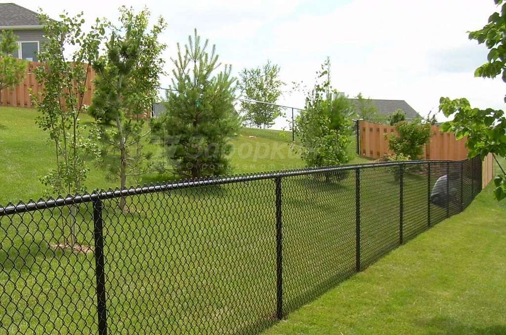 Correct installation of a chain-link fence.